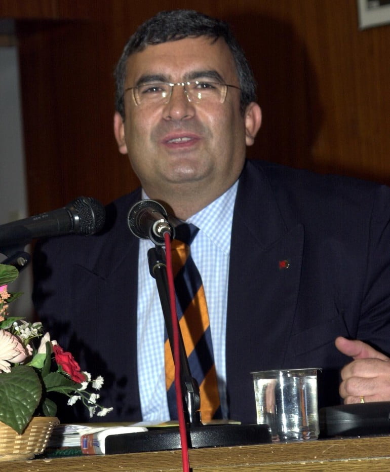 ‘Köstebek Yuvası’na giriliyor - Kırmızılar