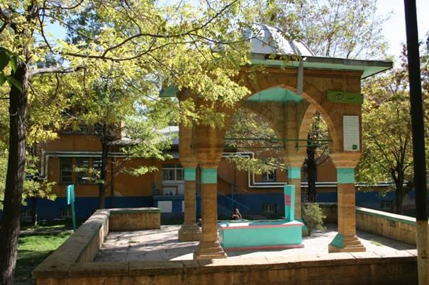 C:\Users\alialpercetin\Desktop\KADI BURHANEDDİN\Kadı Burhaneddin Türbesi-Sivas.jpg